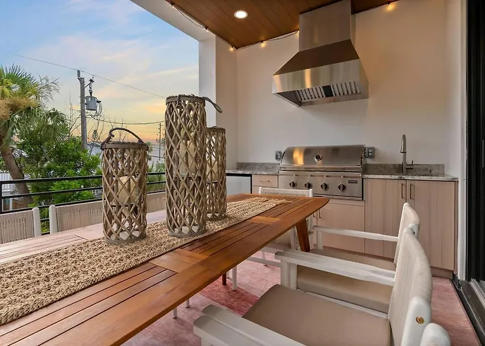 Сasa de vacaciones Two Luxury Beachfront Homes One Unforgettable Clearwater Beach