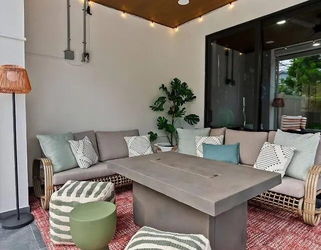 Сasa de vacaciones Two Luxury Beachfront Homes One Unforgettable *